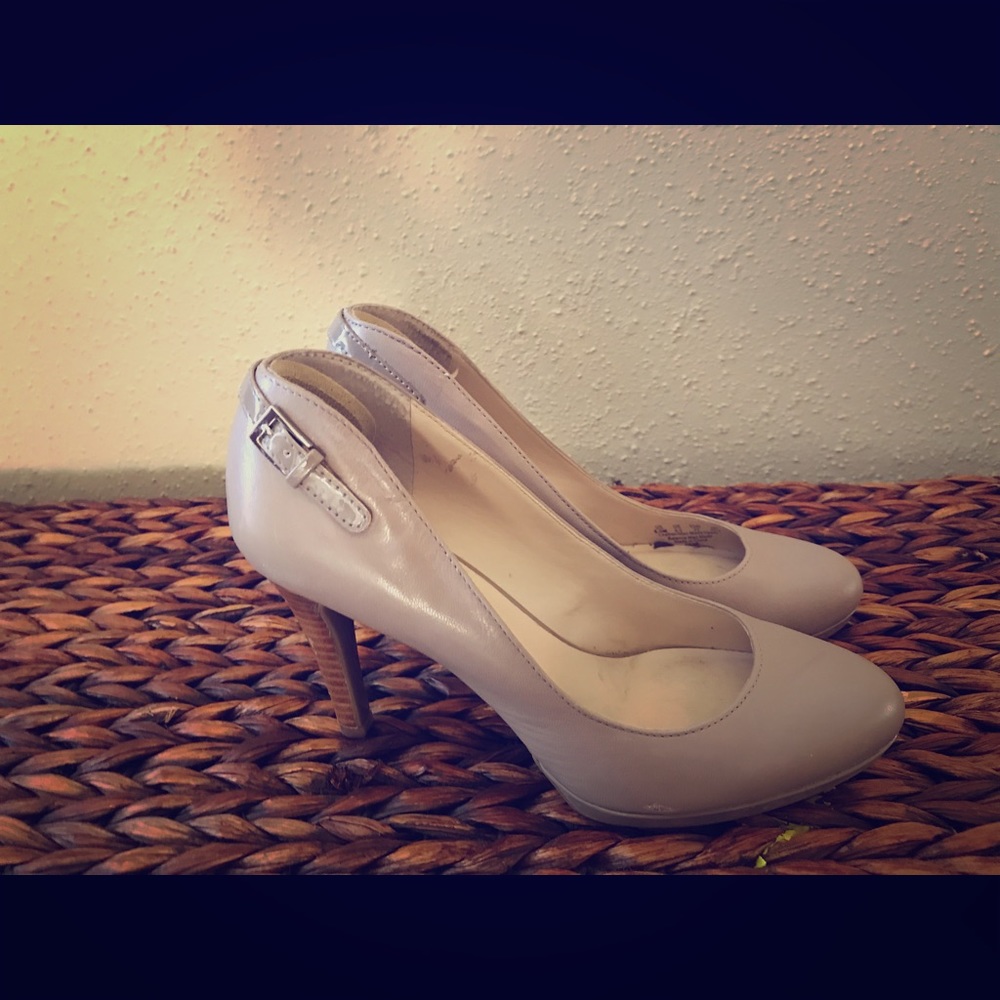 Franco Sarto super comfortable cute beige pumps.